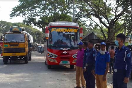 মধুখালীতে মাঠে উপজেলা প্রশাসন