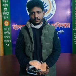 মোটরসাইকেল আটক করে মিলল ৪ হাজার পিস ইয়াবা