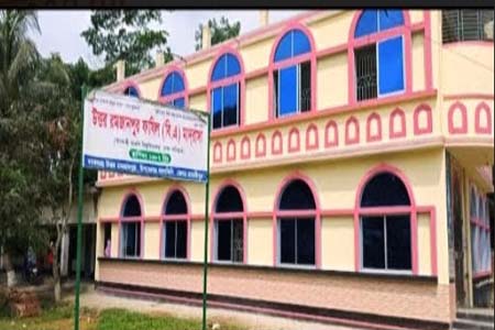 প্রধানমন্ত্রীর দেয়া ট্যাব মেধাবী শিক্ষার্থীকে না দিয়ে ব্যবহার মাদ্রাসা অধ্যক্ষের