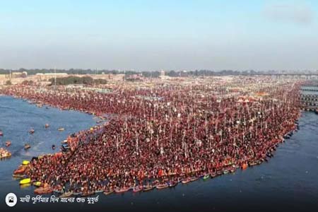 স্নান করে শ্রদ্ধা নিবেদন