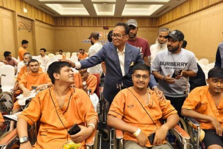 থাইল্যান্ডে চিকিৎসাধীন জুলাই যোদ্ধাদের খোঁজ নিলেন মন্ত্রী ফকির মাহবুব আনাম