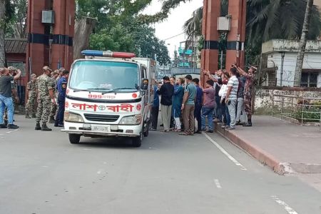 বেনাপোল চেকপোস্ট দিয়ে দেশে আনা হলো সাবেক ছাত্রলীগ নেতা মাহফুজুলের মরদেহ