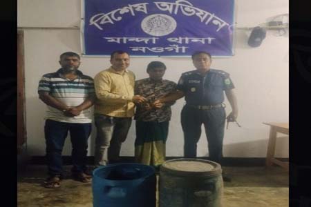 মান্দায় মাটির নিচে বিশেষ কায়দায় লুকানো ১৯০ লিটার ওয়াসসহ গ্রেপ্তার ১