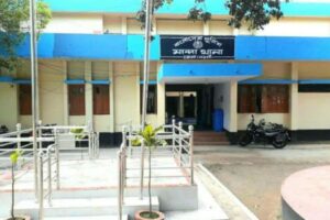 মান্দায় বাসের ধাক্কায় প্রাণ গেল ভ্যান চালকের