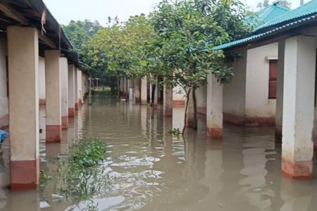 মান্দায় ডুবেছে ১৯৯ আশ্রয়ণ ঘর, ১৫০০ মানুষের চরম দুর্দশা
