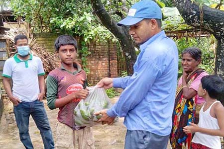 এতিম শিশুদের বাড়ীতে আম