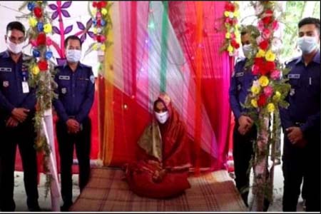 নোয়াখালীতে পিতৃহীন মেয়ের বিয়ে দিয়ে দৃষ্টান্ত স্থাপন করলেন পুলিশ সুপার