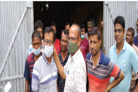 মোচিক শ্রমিকদের মধ্যে মাস্ক বিতরণ