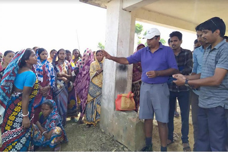 করোনা রোধে কমলগঞ্জে ২০০ নারী চা শ্রমিকদের মাস্ক বিতরণ