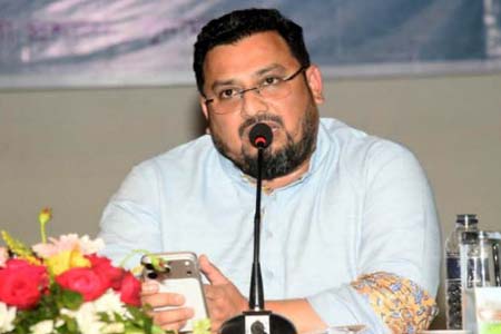 ক্ষতিগ্রস্তদের পাশে