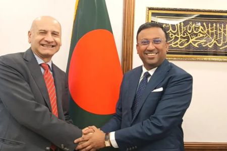 পররাষ্ট্রবিষয়ক উপদেষ্টার সঙ্গে ইতালির রাষ্ট্রদূতের সাক্ষাৎ; বাংলাদেশে ইতালির নামি ফুটবল ক্লাবগুলোর প্রীতি ম্যাচ আয়োজনের প্রস্তাব