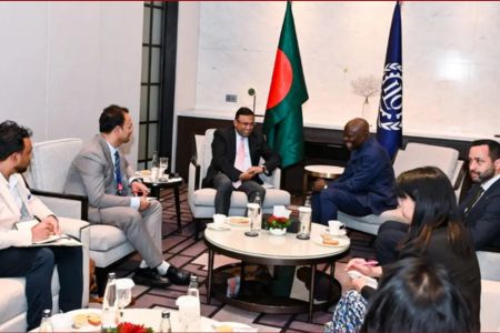 পররাষ্ট্র উপদেষ্টার সঙ্গে আইএলও’র মহাপরিচালকের সাক্ষাৎ