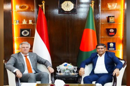 প্রধানমন্ত্রীর প্রতিরক্ষা উপদেষ্টার সঙ্গে নেদারল্যান্ডসের রাষ্ট্রদূতের সৌজন্য সাক্ষাৎ