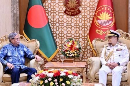 রাষ্ট্রপতির সঙ্গে বিদায়ী নৌপ্রধানের সৌজন্য সাক্ষাৎ