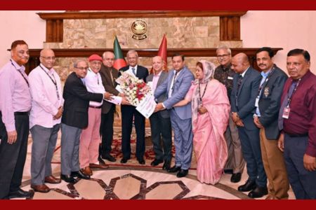 গণতন্ত্র বাঁচাতে হলে গণমাধ্যমকেও বাঁচাতে হবে – রাষ্ট্রপতি