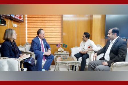 তথ্য ও সম্প্রচার মন্ত্রী-প্রতিমন্ত্রীর সঙ্গে মার্কিন রাষ্ট্রদূত ব্রেন্ট ক্রিস্টেনসেনের বৈঠক