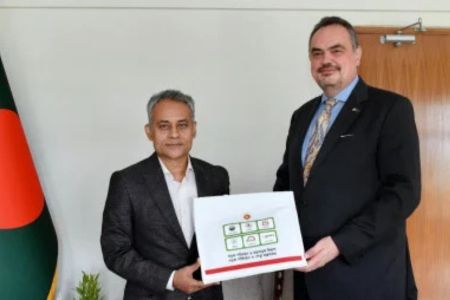 সড়ক পরিবহন ও সেতু মন্ত্রী শেখ রবিউল আলমের সাথে মার্কিন রাষ্ট্রদূতে সাক্ষাৎ