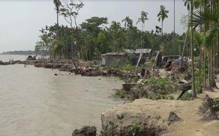 ধেয়ে আসছে মেঘনা