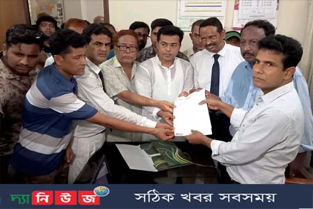 মনোনীত প্রার্থী রিটনের মনোনয়নপত্র