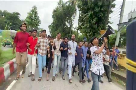 নাটোরে বৈষম্য বিরোধী ছাত্র আন্দোলনের মিছিল-সমাবেশ