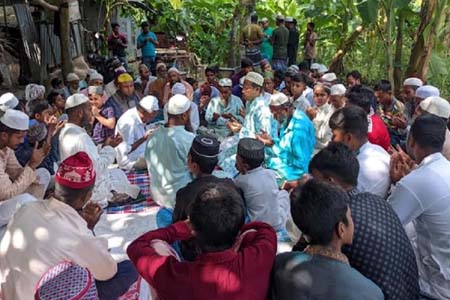 মাইকিং করে মিলাদ মাহফিল