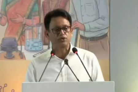 শিক্ষামন্ত্রী