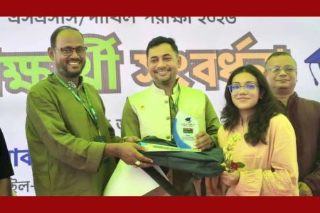 টাঙ্গাইলে ৮৫০ কৃতী শিক্ষার্থীকে সংবর্ধনা দিলেন প্রতিমন্ত্রী সুলতান সালাউদ্দিন টুকু