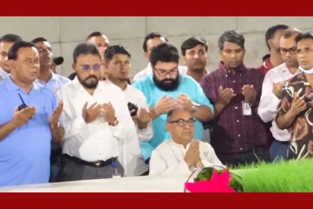 জিয়া ও খালেদা জিয়ার কবর জিয়ারতে মির্জা আব্বাস