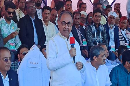 বাইরের শকুন ওঁৎ পেতে আছে