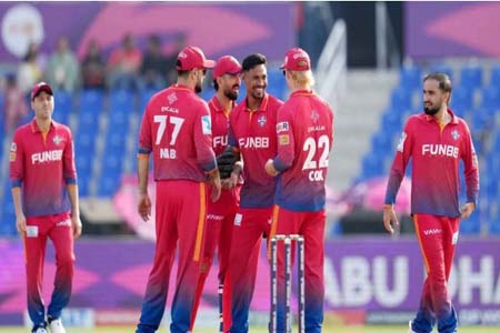 বল হাতে আগেই ম্যাচের