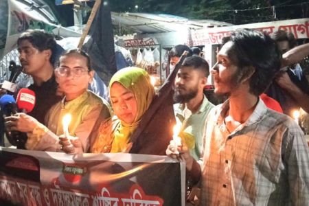পীর হত্যাসহ চলমান মব বন্ধের দাবিতে প্রদীপ প্রজ্জলন ও কালো পতাকা প্রদর্শন
