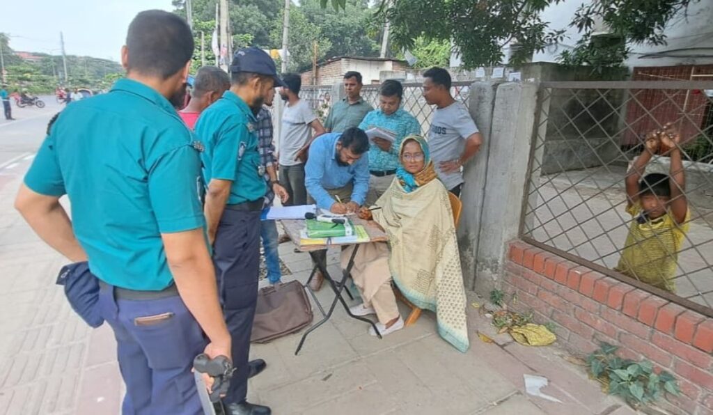 কালো ধোঁয়া-পলিথিন বন্ধে পরিবেশ মন্ত্রণালয়ের মোবাইল কোর্ট অভিযান