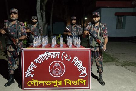 বেনাপোল পুটখালী সিমান্ত থেকে ভারতীয় পাঞ্চ মদ উদ্ধার