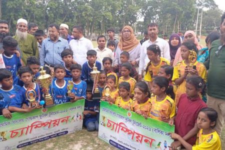 মধুখালীতে প্রাথমিক বিদ্যালয়ের গোল্ড কাপ ফুটবল টূর্নামেন্টের ফাইনাল খেলা অনুষ্ঠিত