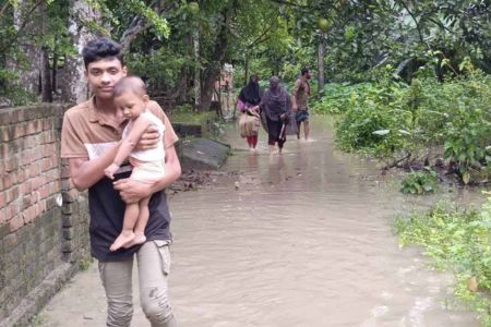 কালভার্ট ভরাটের অভিযোগে পানি নিষ্কাশন বন্ধ, মধুখালীতে জলাবদ্ধতায় দুর্ভোগে প্রায় ৪০ টি পরিবার
