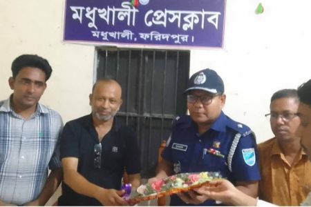 মধুখালী প্রেসক্লাবের সাংবাদিকদের সঙ্গে নতুন ওসির মতবিনিময় সভা