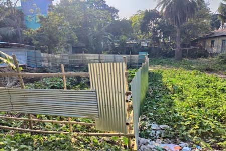 হিন্দু পরিবারের জমি দখলের অভিযোগ