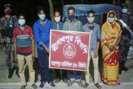 মহেশপুর সীমান্ত দিয়ে অবৈধভারে ভারতে যাওয়ার সময় ৮ জন আটক