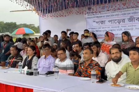 মাদারীপুরে ‘পদ্মা পাড়ে জীবন যুদ্ধ’ শীর্ষক বন্যা ও দুর্যোগ মোকাবিলা মাঠ মহড়া অনুষ্ঠিত