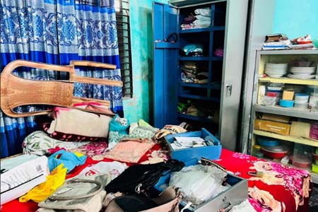 দিন-দুপুরে প্রবাসীর বসতঘর থেকে টাকা-স্বর্নালংকার লুট