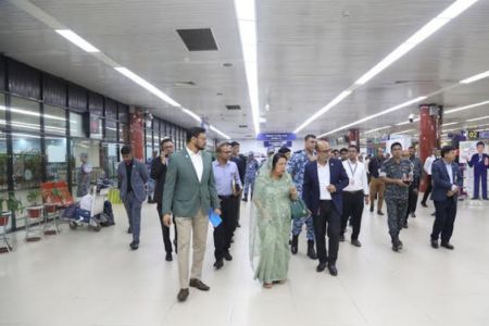 বেসামরিক বিমান পরিবহন ও পর্যটন মন্ত্রীর বিমানবন্দর পরিদর্শন