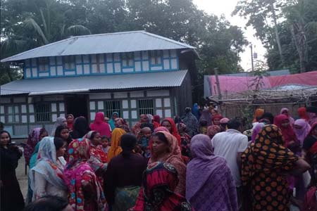 মটর সাইকেল- ট্রাক পিকআপ