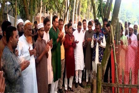 সালথায় বীর মুক্তিযোদ্ধা সৈয়দ মাফুজ এর কবর জিয়ারত করলেন এমপি লাবু চৌধুরী