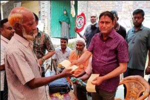 মান্দায় অগ্নিকাণ্ডে দুই পরিবারের ব্যাপক ক্ষতি, এমপি টিপুর সহায়তা প্রদান