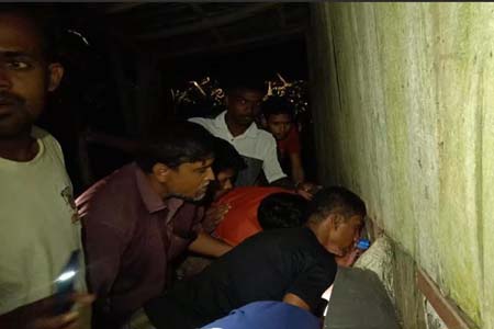 স্বামীর তালাবদ্ধ দোকানঘর থেকে স্ত্রীর মৃতদেহ