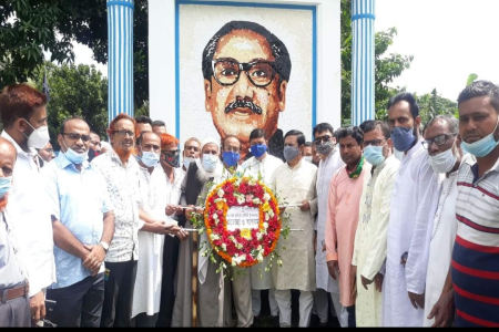 সালথায় আ'লীগের প্রতিষ্ঠা বার্ষিকীতে বঙ্গবন্ধুর ম্যুরালে শ্রদ্ধা নিবেদন