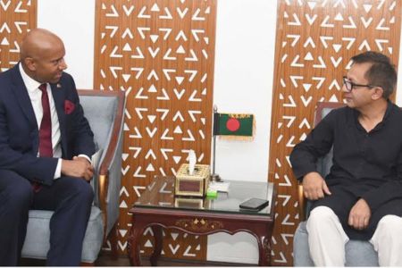 বাণিজ্যমন্ত্রীর সাথে কানাডার হাইকমিশনারের বৈঠক