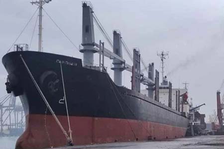 চট্টগ্রাম বন্দরে এমভি ওবিই ডিনারেস জাহাজ