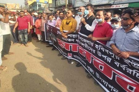 শাল্লায় হিন্দু ধর্মাবলম্বীদের বাড়ীঘরে হামলার প্রতিবাদে নবীগঞ্জে প্রতিবাদ সভা ও মানব বন্ধন