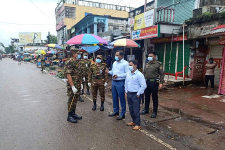 নবীগঞ্জে সর্বাত্বক লকডাউন কার্যকর করতে ২য় দিনে তৎপর প্রশাসন, আইন অমান্য করায় ১৩ টি মামলায় ৬৫ হাজার অর্থদন্ড